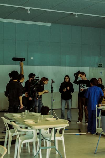 El equipo de cámara y sonido preparando un plano