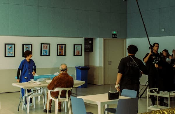 Sergio (Cristóbal), Cristina (Mari) y el equipo rodando un plano